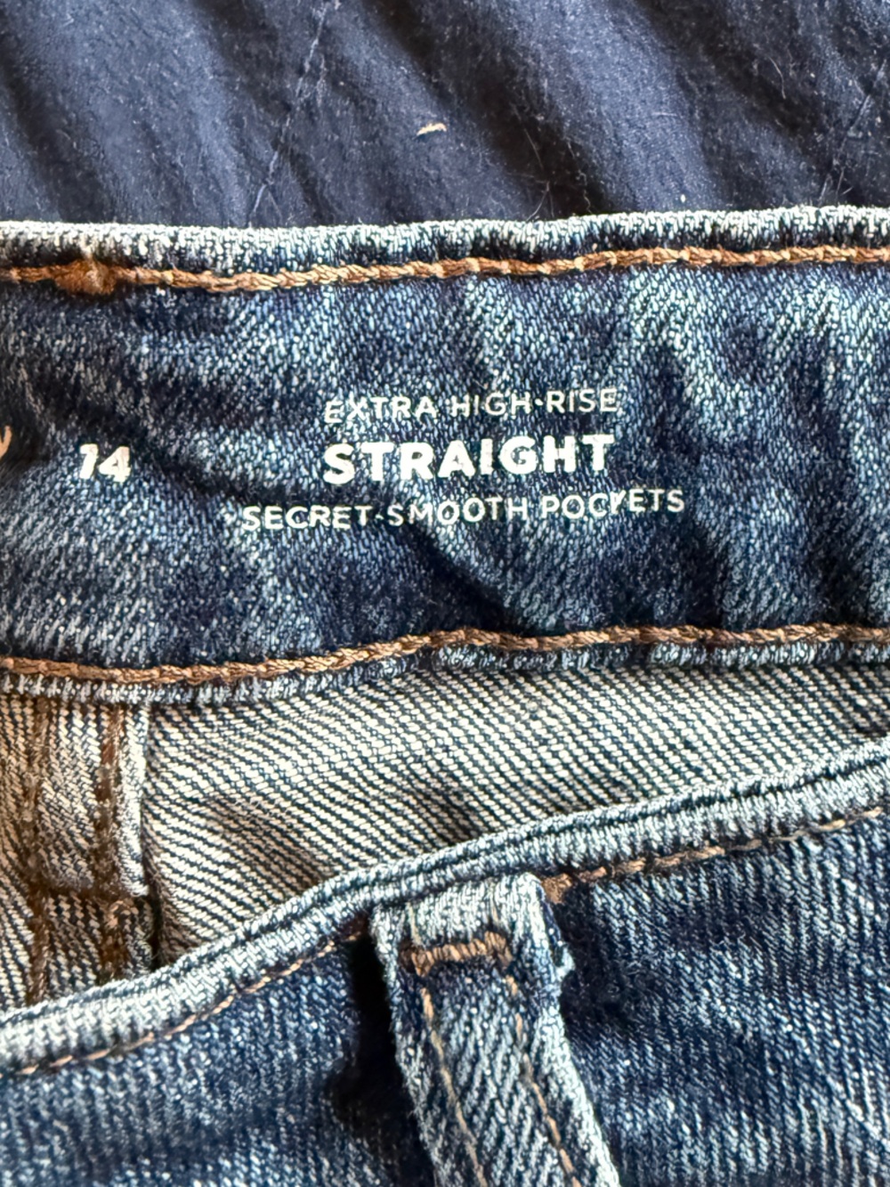 Old Navy Women's Light Blue Straight Leg Jeans - Picture 2 of 3